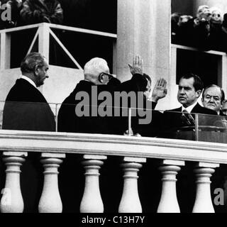 Nixon 1969 Einweihung. Von links: ehemalige US-Präsident Lyndon Johnson, Supreme Court Chief Justice Earl Warren, US Präsident Richard Nixon, ehemaliger Vizepräsident Hubert Humphrey, Washington, D.C. Stockfoto