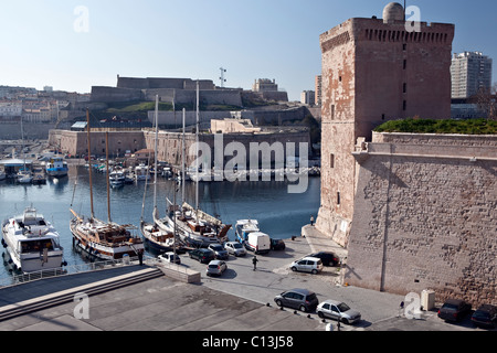 Eingang des Vieux Port in Marseille Stockfoto