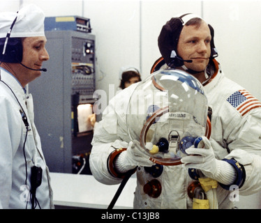 NEIL ARMSTRONG, Vorbereitung für Apollo 11-Mission, Juli 1969. (c) NASA. Höflichkeit: Everett Collection. Stockfoto