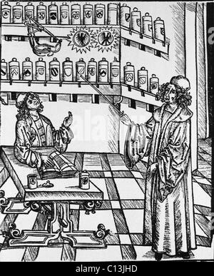 Eine pharmazeutische Lektion zeigt des Meisters, auf Regalen der Apotheker Gläser, Unterweisung der Lehrling an einem Tisch mit einem offenen Buch. Holzschnitt aus MEDICINARIUS. DAS BUCH DER GESUNTHEIT (Buch der Gesundheit), von Hieronymus Brunschwig, ca. 1505. Stockfoto