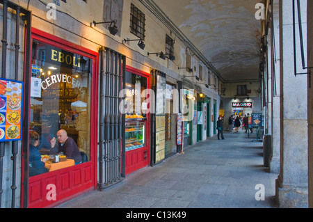 Gewölbten Gang auf der Plaza Mayor quadratischen zentralen Madrid Spanien Europa Stockfoto