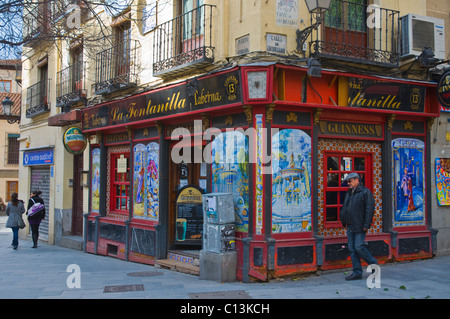 Bar außen am Plaza Puerta Cerrada quadratische La Latina Bezirk central Europe in Madrid Spanien Stockfoto