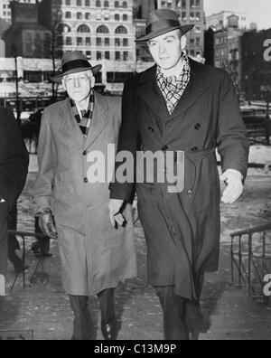 William Walter Remington 1917-1954 auf rechten Seite war eine US-Regierung Ökonom von der sowjetischen Spion und Überläufer Elizabeth Bentley der Spionage beschuldigt. Er wurde wegen Meineids verurteilt und ermordet während der Verbüßung seiner Strafe in Lewisburg Federal Penitentiary ich Stockfoto