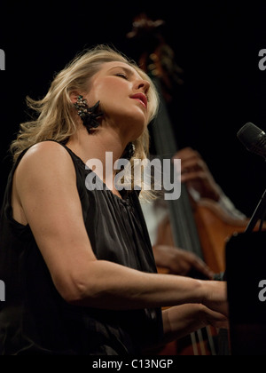 Diana Krall, während ihres Auftritts in Madrid am 26. Juli 2010. Stockfoto