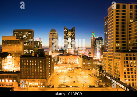 USA, Ohio, Columbus, beleuchtet Downtown nachts Stockfoto