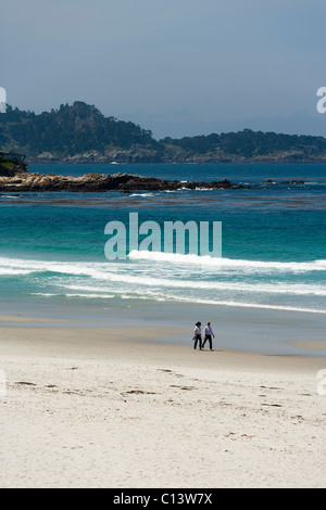 Passanten am Ufer, Strand von Carmel, Kalifornien. Stockfoto