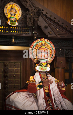 Mann darstellende Kathakali Tanz, Kochi, Kerala, Indien Stockfoto