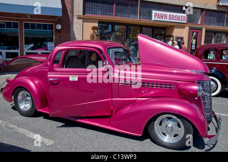 Dieses restaurierte Oldtimer ein 1938 Chevrolet Coupé in einem rosa Farbe war auf Anzeige an einem Auto Show vor kurzem. Stockfoto