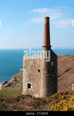 Das restaurierte Maschinenhaus der alten Wheal gedeihen Zinnmine an Rinsey Spitze in der Nähe von Porthleven in Cornwall, Großbritannien Stockfoto