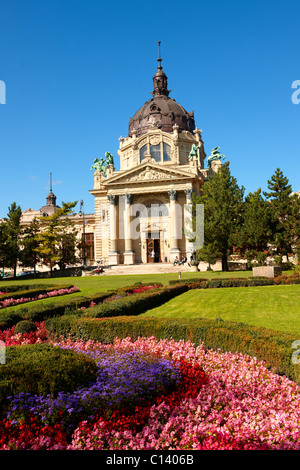 Die größten medizinischen Thermalbäder in Europa. Der Neo Barock Szechenyi Bäder, Stadtpark, Budapest, Ungarn Stockfoto