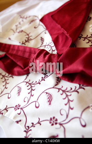 Rote Krawatte und Weste aus einem Kleid Anzug oder morgen. Stockfoto