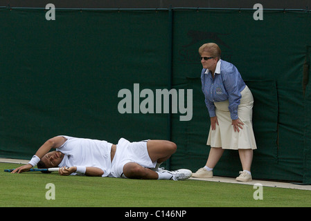 Jo-Wilfred Tsonga, Frankreich in Aktion bei den All England Lawn Tennis Championships in Wimbledon, London, England. Stockfoto