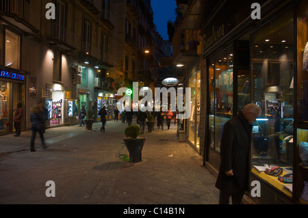 Via Chiaia Fußgänger gehobenen Einkaufs-Straße Chiaia Bezirk zentrale Neapel-Kampanien-Italien-Europa Stockfoto