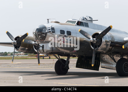 B17 VINTAGE WW2 BOMBER REPUBLIK FELD LONG ISLAND NEW YORK VEREINIGTE STAATEN VON AMERIKA Stockfoto