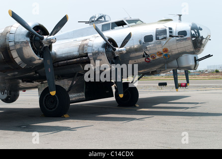 B17 VINTAGE WW2 BOMBER REPUBLIK FELD LONG ISLAND NEW YORK VEREINIGTE STAATEN VON AMERIKA Stockfoto