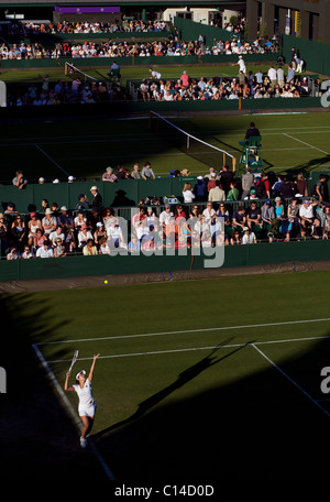 Akiko Akiko, Japan, im Einsatz bei den All England Lawn Tennis Championships in Wimbledon, London, England. Stockfoto