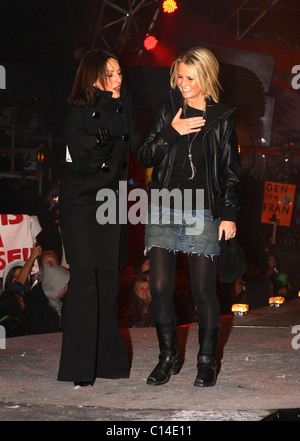 Ulrika Jonsson gewinnt Celebrity Big Brother mit Davina McCall Celebrity Big Brother Finale Borehamwood, England - 23.01.09 Stockfoto