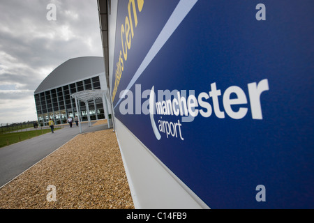 Start-und Landebahn Besucher Park und Concorde entfernt, der Flughafen Manchester, UK Stockfoto