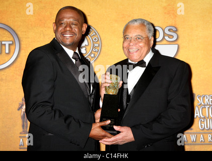 Forest Whitaker und James Earl Jones 15. Annual Screen Actors Guild Awards war das Heiligtum Exposition Center - Pressroom Stockfoto