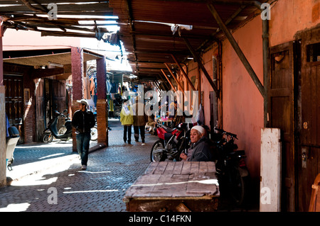 Alltag in der Medina von Marrakesch, Marokko, Nordafrika Stockfoto