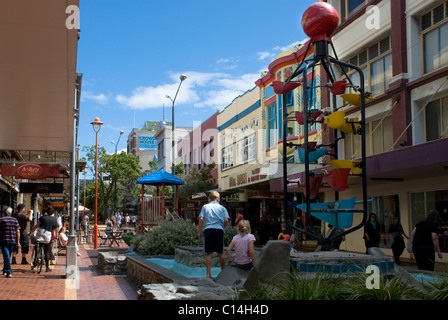 Kinder und Brunnen, Cuba Street (Zentrum der Café-Kultur), Wellington, Neuseeland Stockfoto