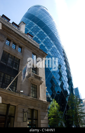 Sir Norman Fosters 30 St Mary Axe, auch bekannt als die Gurke, London, UK Stockfoto