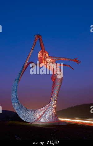 Die Arria Skulptur in verzinktem Stahl neben der A80, Cumbernauld, North Lanarkshire, Schottland, UK. Modelliert von Andy Scott. Stockfoto