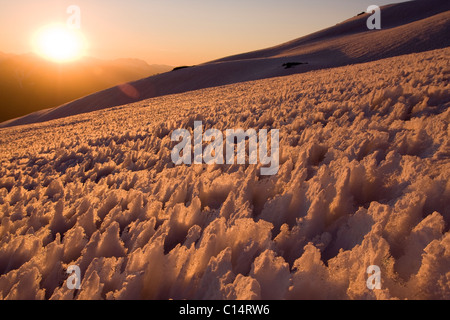 Ein Schneefeld Penitentes-a Conditon verursacht durch Differential Schmelzen-auf Volcan San Jose in den Anden von Chile Stockfoto