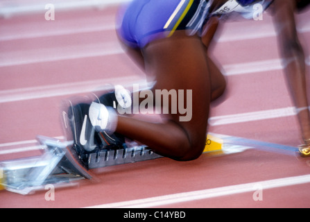 Details zu Beginn der Frau in den Startlöchern ein Sprintrennen. Stockfoto