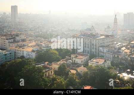 Am frühen Morgen Nebel über Havanna in Kuba Stockfoto