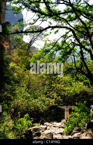 Steifen Aufstieg Schlucht, Santuaio del Cerro Tepozteco über Tepoztlan, Bundesstaat Morelos, Mexiko Stockfoto