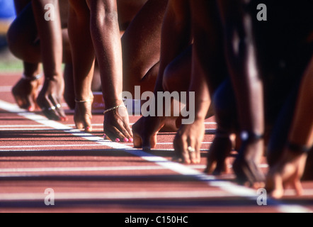 Detail an der Startlinie ein Frauen-100-Meter-Sprint-Rennen. Stockfoto