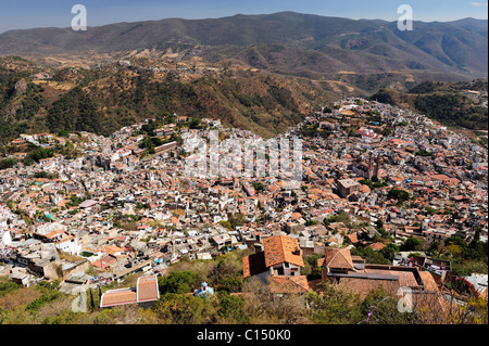 Ansicht der Stadt von Cristo Statue auf dem Hügel über Taxco, Bundesstaat Guerrero, Mexiko Stockfoto