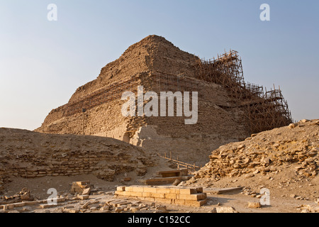 Trat Djosers-Pyramide erfährt von Sakkara Restaurierung, in der Nähe von Gizeh Ägypten. Stockfoto