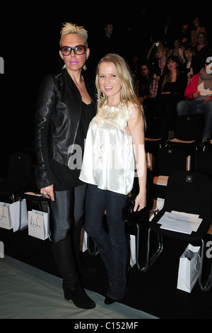 Natascha Ochsenknecht, Nova Meierhenrich Mercedes-Benz Fashion Week Herbst/Winter 2009 - Scherer Gonzales - Front Row Berlin, Stockfoto