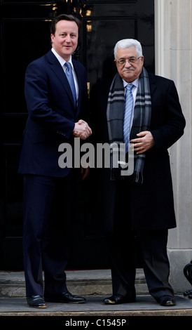 Premierminister David Cameron trifft den Präsidenten der palästinensischen Autonomiebehörde, Mahmoud Abbas in 10 Downing Street. Stockfoto