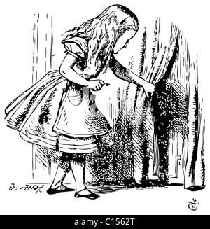 Alice im Wunderland. Alice sucht hinter einem Vorhang, eine versteckte Tür zu offenbaren: Alices Abenteuer im Wunderland. Stockfoto