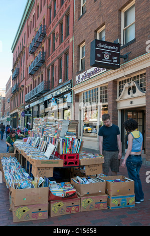 Buch-Anbieter Cambridge, vor der Harvard-Universität Stockfoto