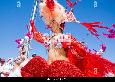 Die Carnaval Al Sol oder Sonnenschein Karneval; einer Prozession entlang der Strandpromenade im Fasching 2011 Las Palmas auf Gran Canaria. Stockfoto