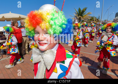 Die Carnaval Al Sol oder Sonnenschein Karneval; einer Prozession entlang der Strandpromenade im Fasching 2011 Las Palmas auf Gran Canaria. Stockfoto