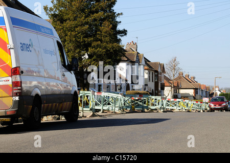 Barrieren zu blockieren den Weg bei der Gasleitung Reparatur in Hinckley Leicestershire Stockfoto