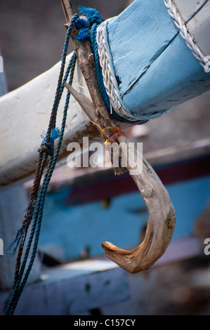 Eine Nahaufnahme Detail von einem traditionellen balinesischen Fischerboot genannt ein Jukung verwendet im Indischen Ozean vor der Ostküste von Bali. Stockfoto