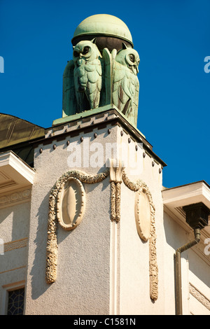 Art Noveau Detail vom kroatischen State Archive Building [Hrvatski Državni Arhiv], Zagreb, Kroatien Stockfoto