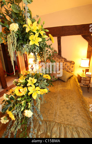 Gawsworth Old Hall, England. Weihnachten Blumenschmuck am Gawsworth Old Hall von der renommierten floral Designer Barry Grey. Stockfoto