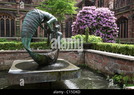 Von Chester, England. Späten Frühjahr Blick auf Chester Cathedral Klostergarten. Stockfoto