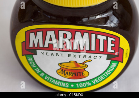 Ein Glas von britischen Marmite auf Weiß Stockfoto