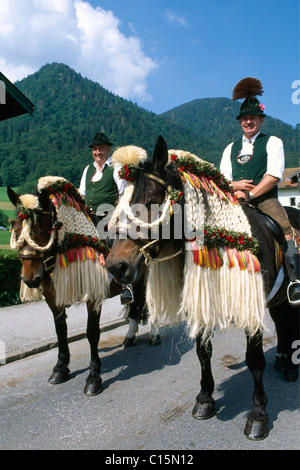 Leonhardiritt oder Leonhardifahrt Pferd Prozession in Ruhpolding, Chiemgau, Bayern, Deutschland, Europa Stockfoto