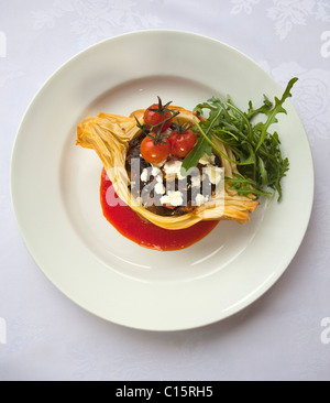Hauptgericht Waldpilz, 'Cherry-Tomate' & "Ziegenkäse" knusprig "Filo-Torte" auf eine geröstete Paprika Coulis 116409 Food16 Stockfoto