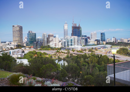 Blick auf die Skyline der Stadt vom Kings Park, Perth, Western Australia, Australien Stockfoto