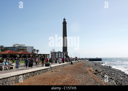 DER BOULEVARD EL FARO ZWISCHEN MASPALOMAS UND MELONERAS. GRAN CANARIA. Stockfoto